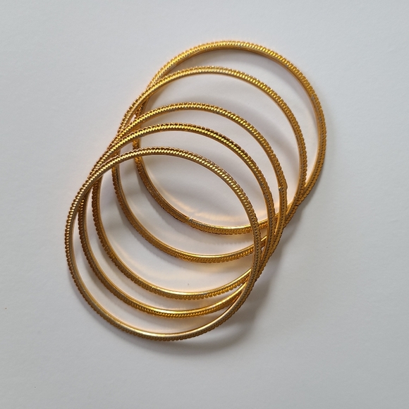 ✨2/$15-Gold Coloured Bangle Set - Picture 2 of 8
